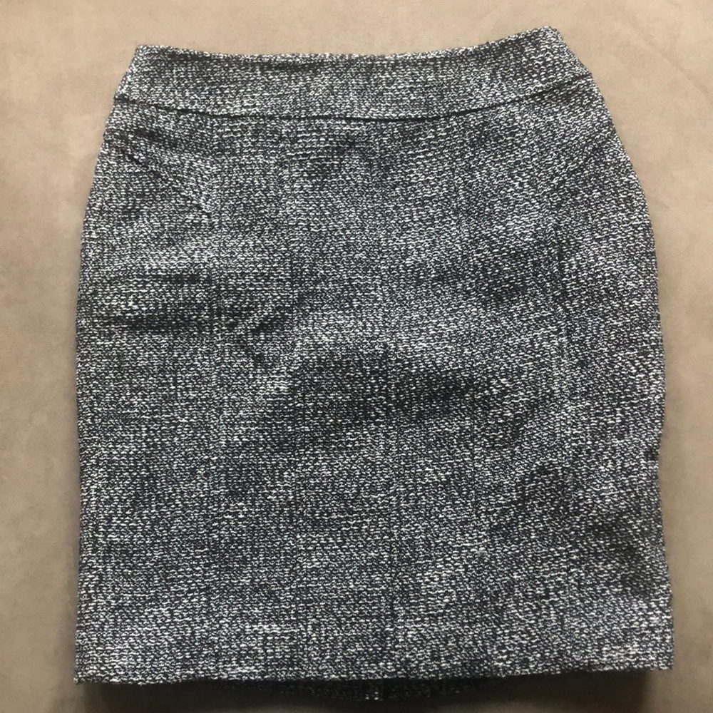 Ann Taylor Black and white boucle skirt